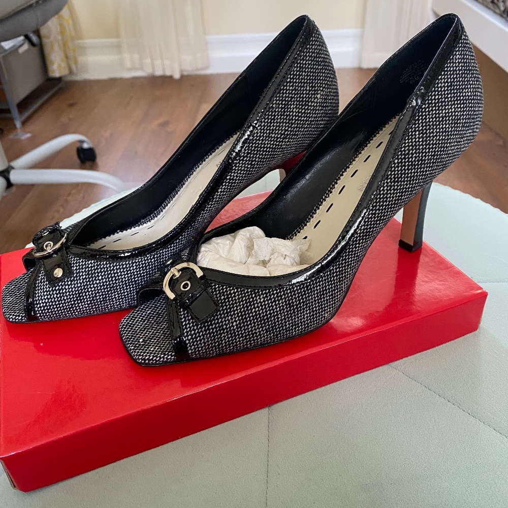 Anne Klein Black and white Akzyla heels
